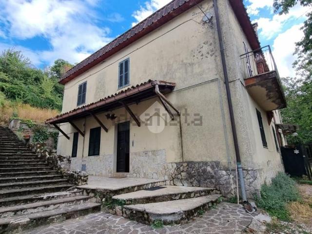 Appartamento in vendita di 185 m² in Via Gavignano
