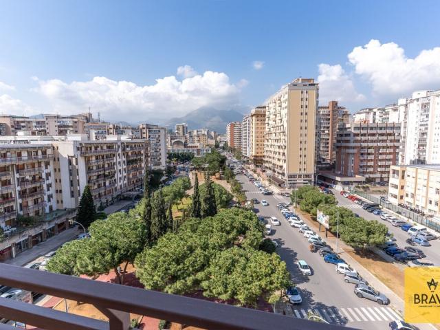 Appartamento in vendita di 185 m² in Via Giovan Battista Lulli, 42