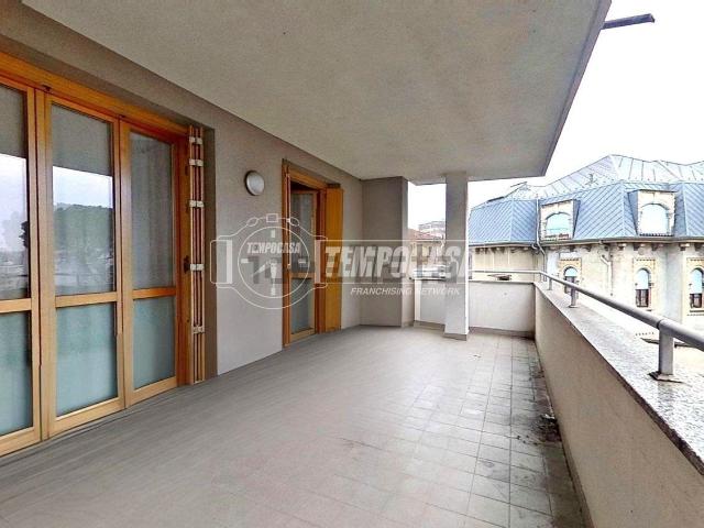 Appartamento in vendita di 185 m² in Via Dante