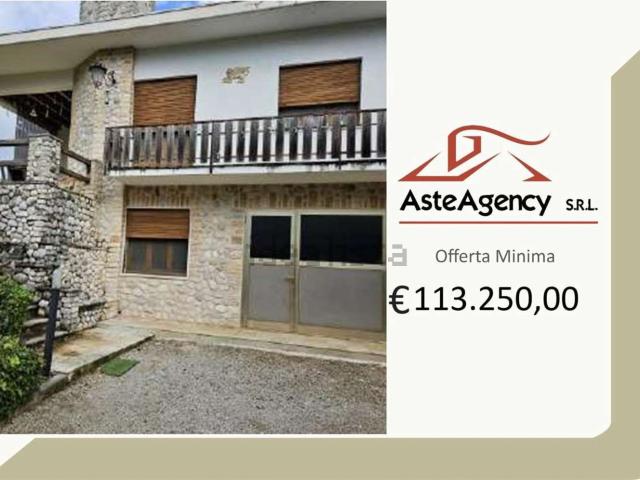 Appartamento in vendita di 185 m² in Via degli Alpini, 75