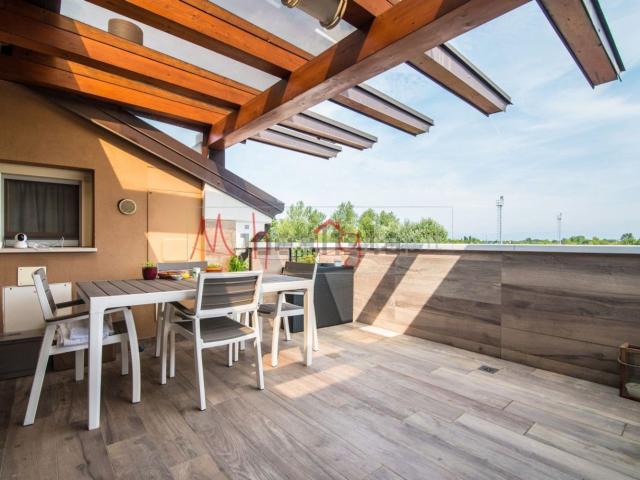 Appartamento in vendita di 185 m² in Via Emilia
