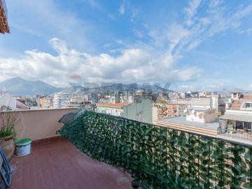 Appartamento in vendita di 185 m² in Via Imperatore Federico, 27