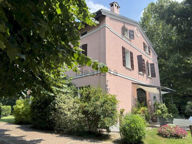 Appartamento in vendita di 185 m² in Via Montebello