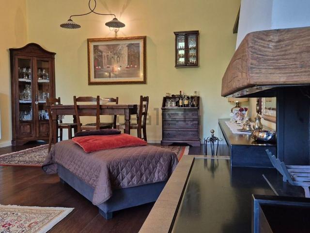Appartamento in vendita di 185 m² in Via Montese