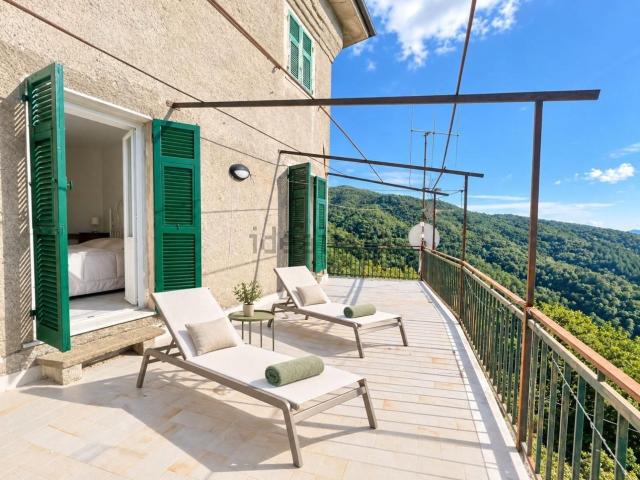 Appartamento in vendita di 185 m² in Via Sotto Antessio, 6