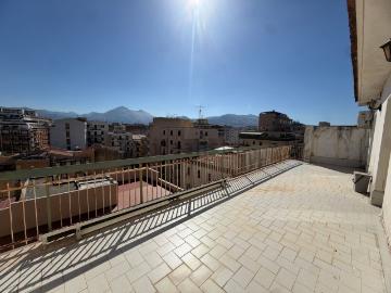 Appartamento in vendita di 185 m² in Via Sampolo