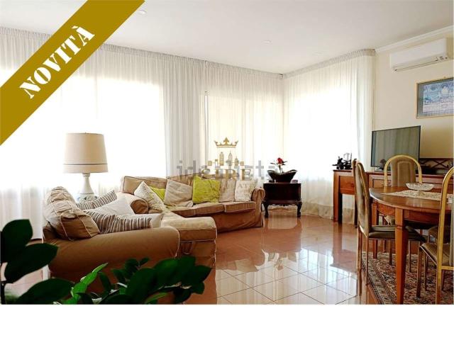 Appartamento in vendita di 185 m² in Via Sandro Pertini