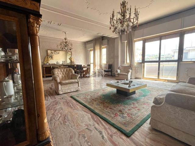 Appartamento in vendita di 185 m² in Via Sbarre Centrali, 348