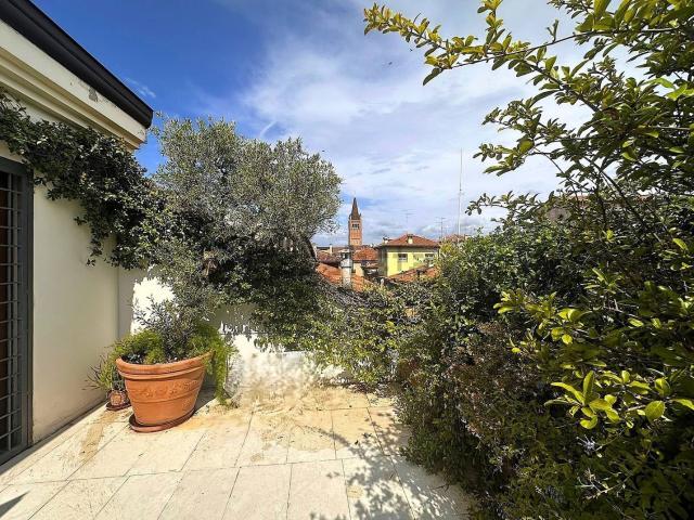 Appartamento in vendita di 185 m² in Via Quattro Spade