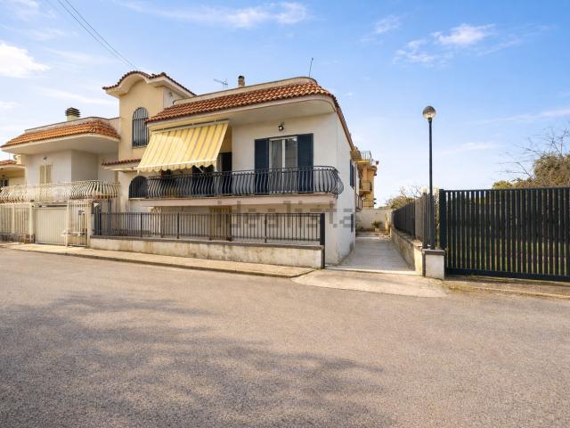 Appartamento in vendita di 185 m² in Via Rodolfo Morandi