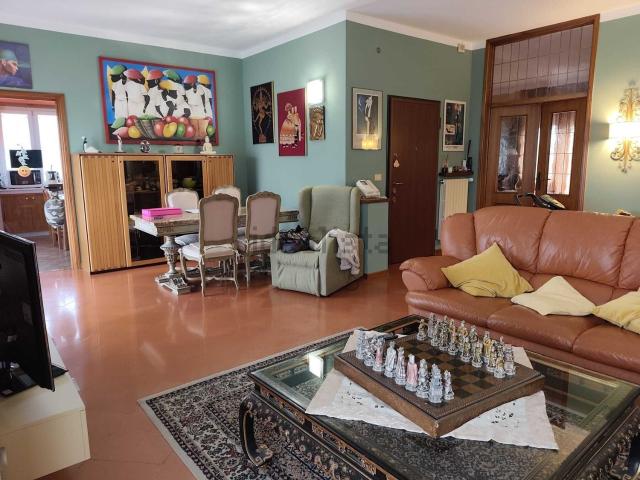 Appartamento in vendita di 185 m² in Via Romagna, 10