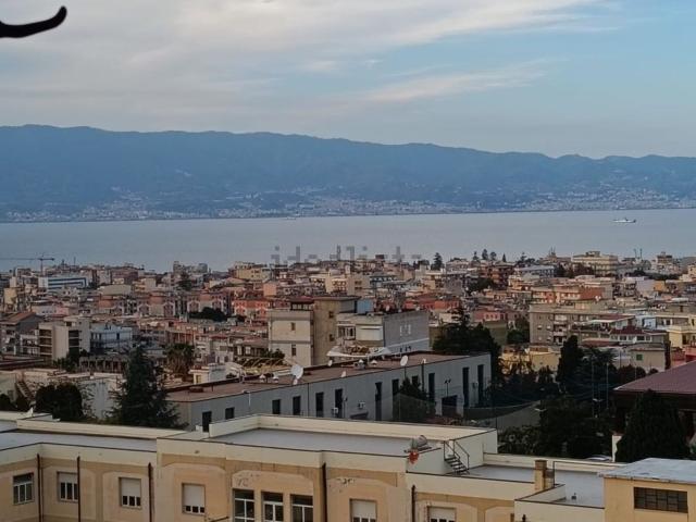 Appartamento in vendita di 185 m² in Via Reggio Modena