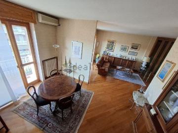 Appartamento in vendita di 185 m² in Via Valence