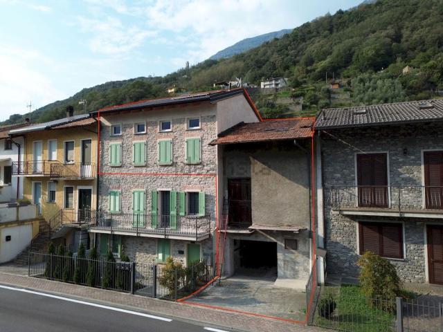 Appartamento in vendita di 185 m² in Via Valeriana
