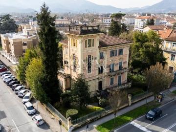 Appartamento in vendita di 185 m² in Viale Giuseppe Giusti, 331