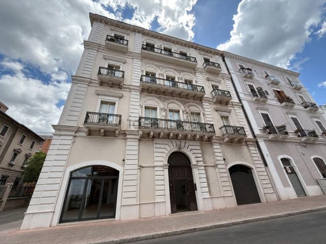 Appartamento in vendita di 186 m² in Via Cavour, 3