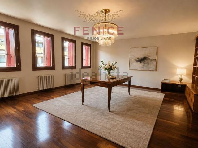 Appartamento in vendita di 186 m² in Via Cristoforo Colombo