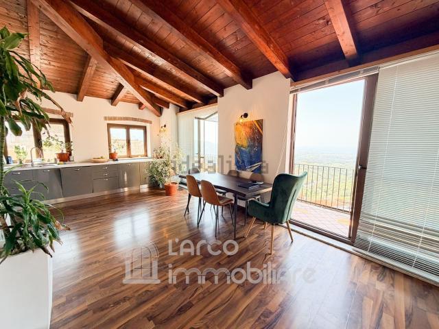 Appartamento in vendita di 186 m² in Via Dottor Benigno La Greca