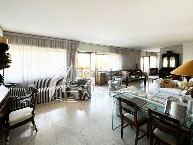 Appartamento in vendita di 186 m² in Via dei Monti Parioli, 44