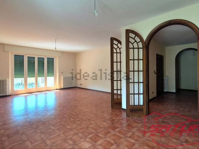 Appartamento in vendita di 186 m² in Via della stazione II, 200
