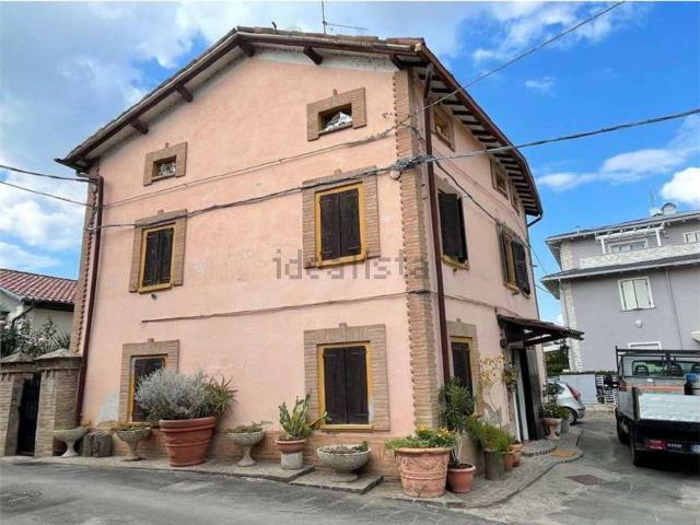 Appartamento in vendita di 186 m² in Via Madonnina, 17