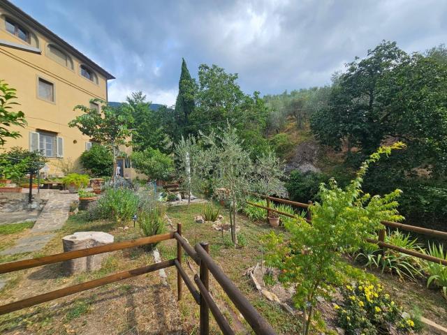 Appartamento in vendita di 186 m² in Via Valle Buia