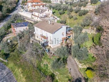 Appartamento in vendita di 187 m² in Via Capo le Case