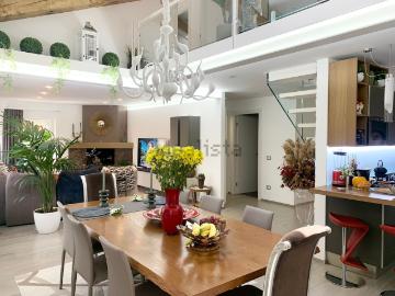 Appartamento in vendita di 200 m² in Via Gaetano Trezza