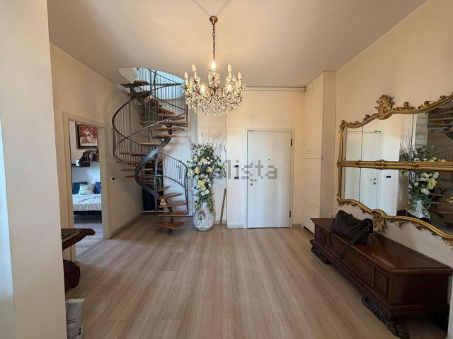 Appartamento in vendita di 187 m² in Via Giuseppe Dagnini, 32