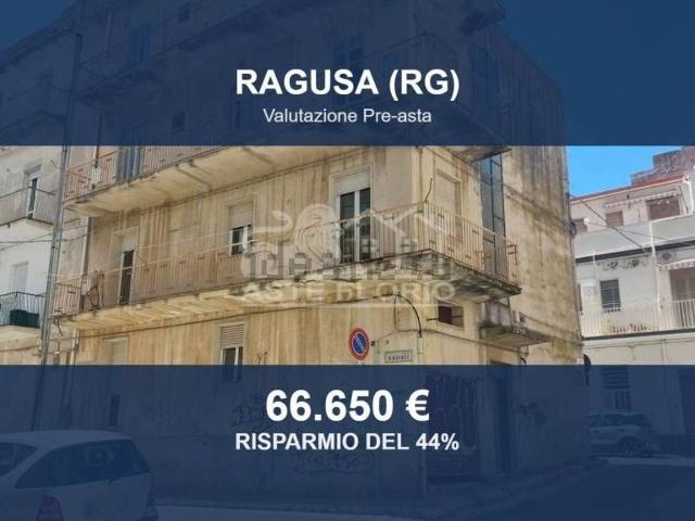 Appartamento in vendita di 187 m² in Via Fratelli Cairoli, 55