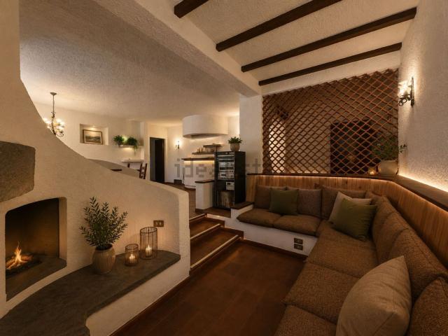 Appartamento in vendita di 213 m² in Via Fratelli Rosselli, 69