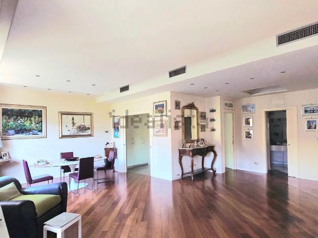 Appartamento in vendita di 187 m² in Via Onofrio di Giordano di Cava