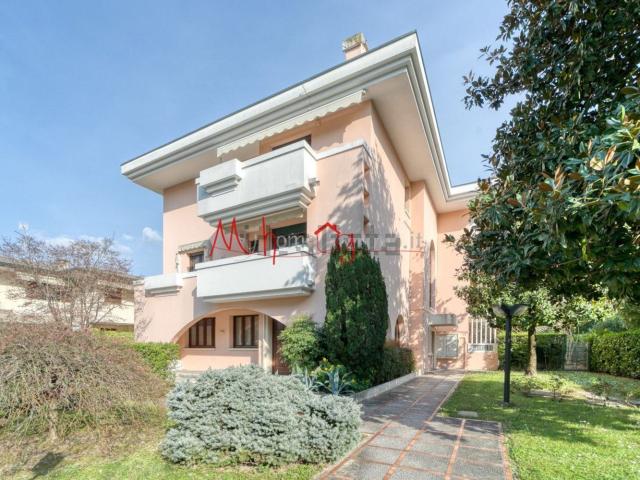 Appartamento in vendita di 187 m² in Via Valerio Flacco