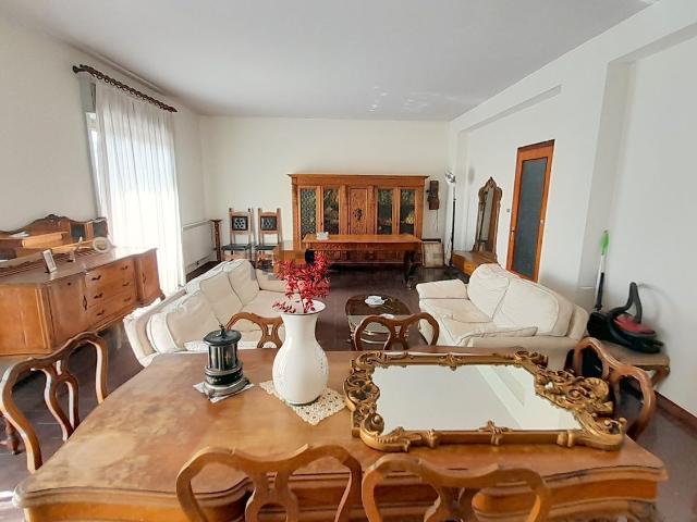 Appartamento in vendita di 187 m² in Via Vittorio Emanuele III, 402