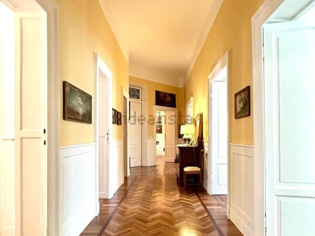 Appartamento in vendita di 188 m² in Via Conte di Ruvo