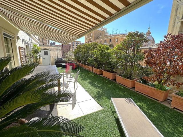 Appartamento in vendita di 188 m² in Via Ceccardo Roccatagliata Ceccardi, 2