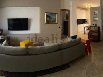 Appartamento in vendita di 188 m² in Via Alcide de Gasperi, 96