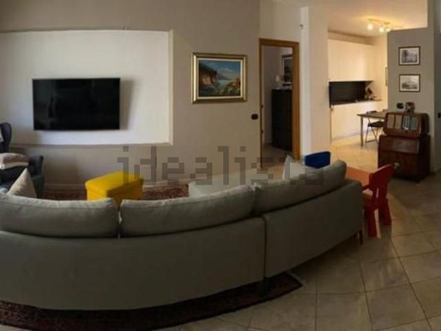 Appartamento in vendita di 188 m² in Via Alcide de Gasperi, 96