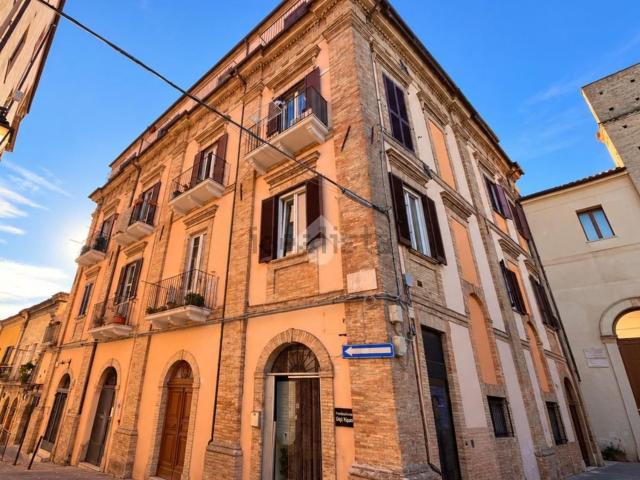 Appartamento in vendita di 188 m² in Via Gennaro Finamore, 51
