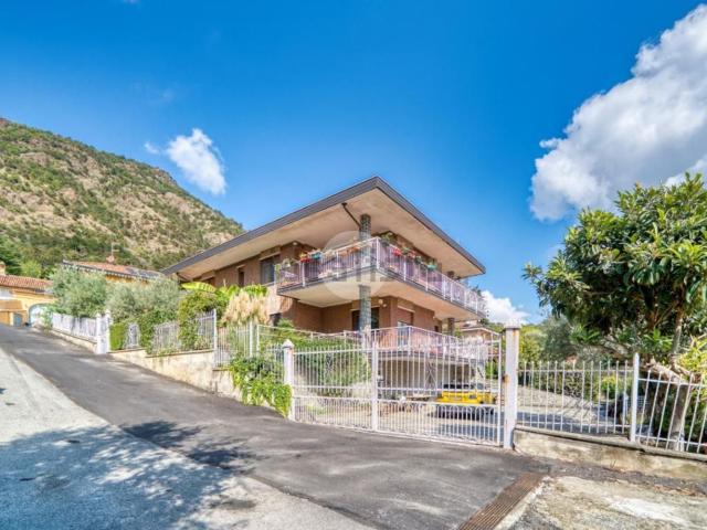 Appartamento in vendita di 188 m² in Via Monte Grappa, 16