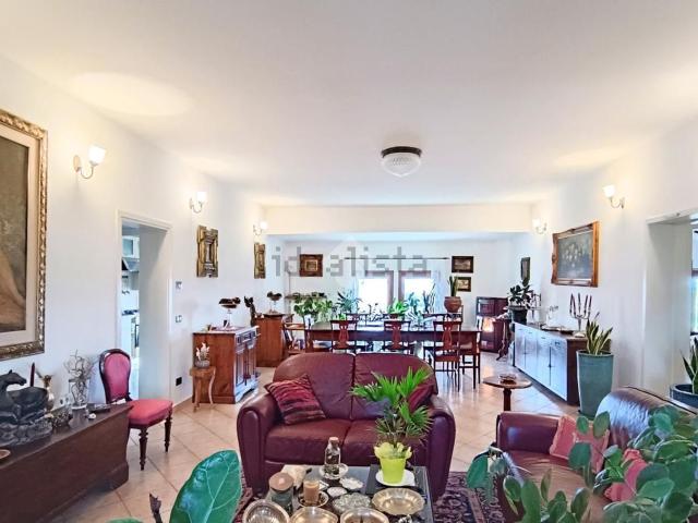 Appartamento in vendita di 188 m² in Via Nazionale, 33