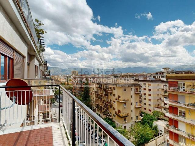 Appartamento in vendita di 188 m² in Via Sicilia, 10