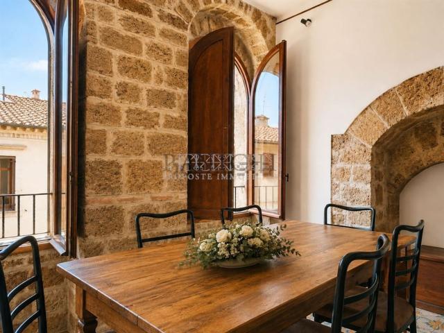 Appartamento in vendita di 188 m² in Via Roma