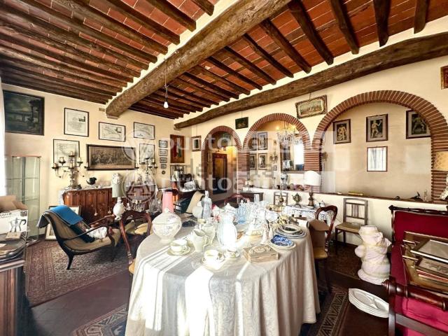 Appartamento in vendita di 188 m² in Via Vecchia Pesciatina, 55100