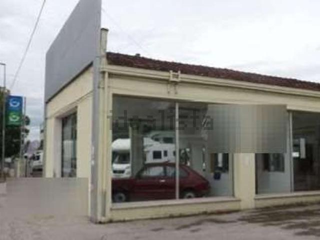 Appartamento in vendita di 1890 m² in Via Tevere, 2