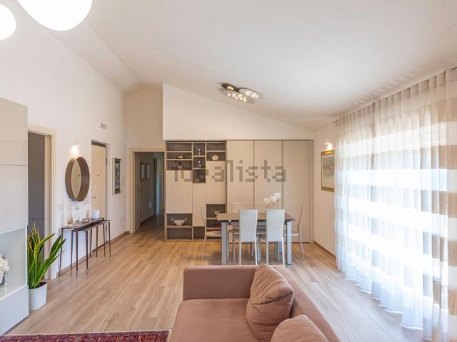 Appartamento in vendita di 189 m² in Via Giorgio Amendola