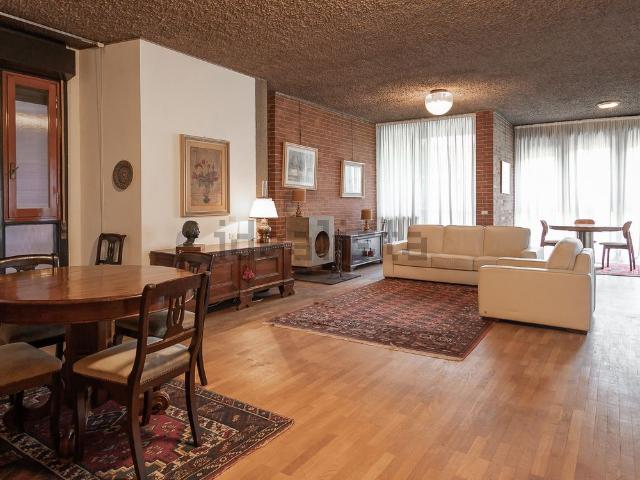 Appartamento in vendita di 189 m² in Via Lodovico Muratori, 29