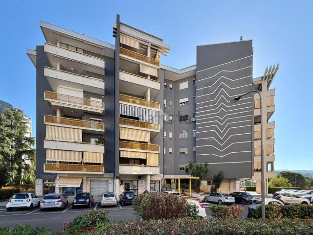 Appartamento in vendita di 189 m² in Via Tevere, 42