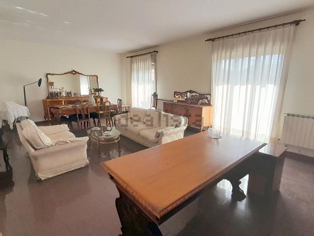 Appartamento in vendita di 189 m² in Via Vittorio Emanuele III, 402