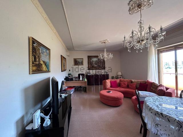 Appartamento in vendita di 190 m² in Via Calabrese